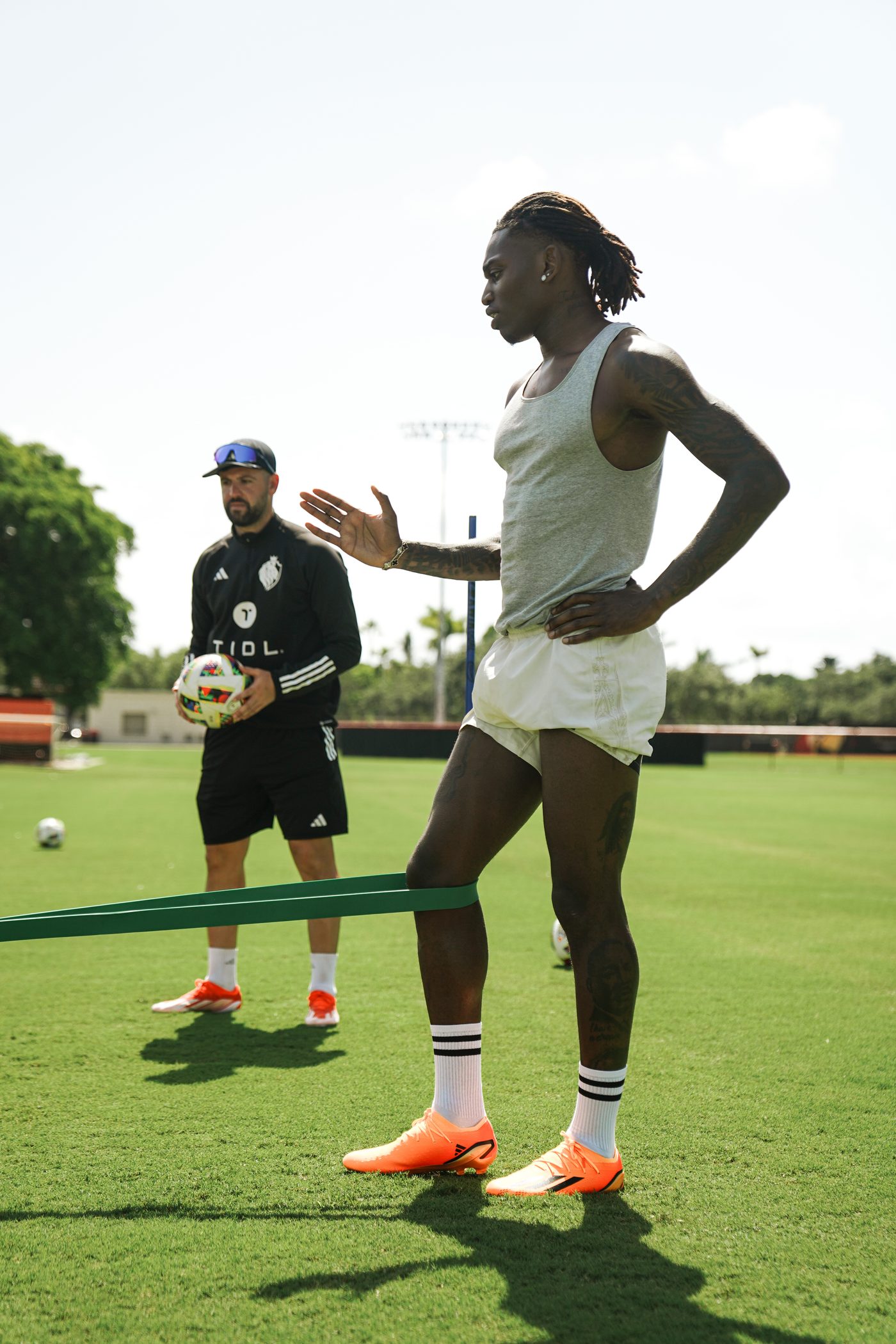 Rafael Leão training with SAT